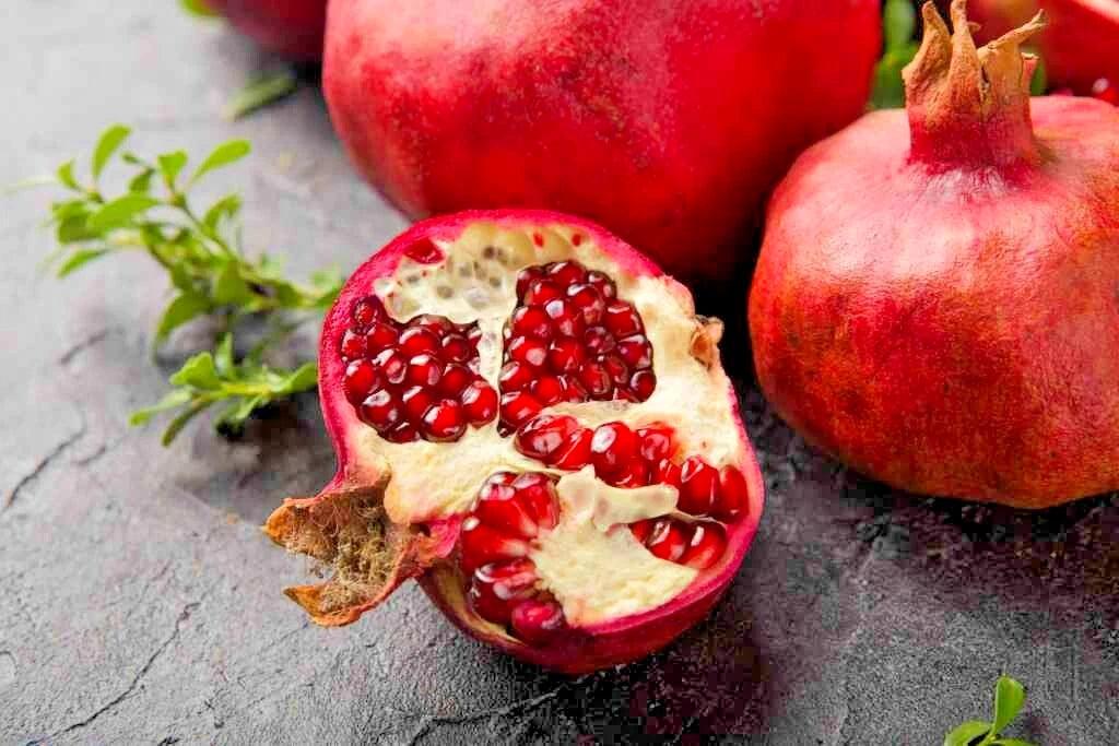 150+ Indian Red Pomegranate Seeds (Punica granatum var. 'Indian Red') – Premium Deep Crimson Sweet Fruit Tree & Orchard Seeds for Planting